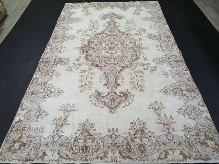 Beige Turkish Oushak Rug 5' 4" x 8' 11" Hand-Knotted detail