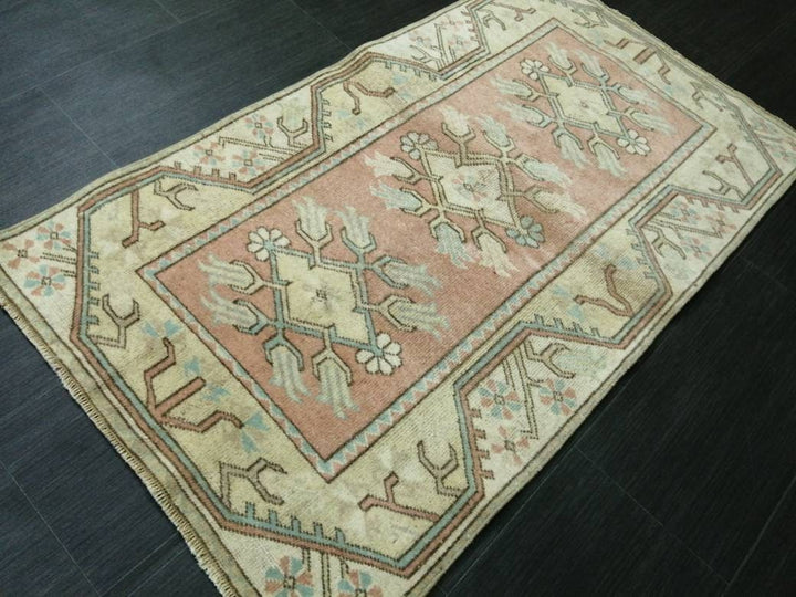 Pink Turkish Oushak Rug 2' 5" x 4' 4" Hand-Knotted texture