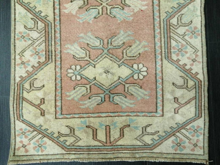 Pink Turkish Oushak Rug 2' 5" x 4' 4" Hand-Knotted detail