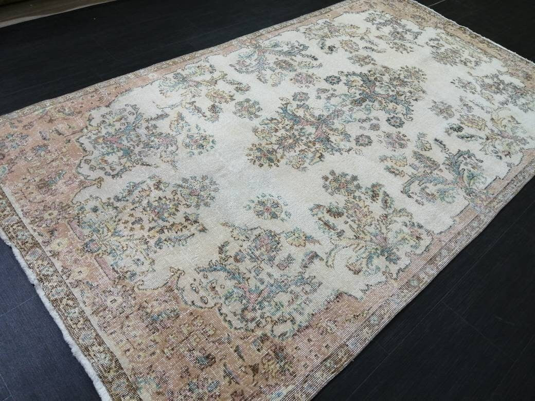 Beige Turkish Oushak Rug 4' 10" x 8' 6" Hand-Knotted texture