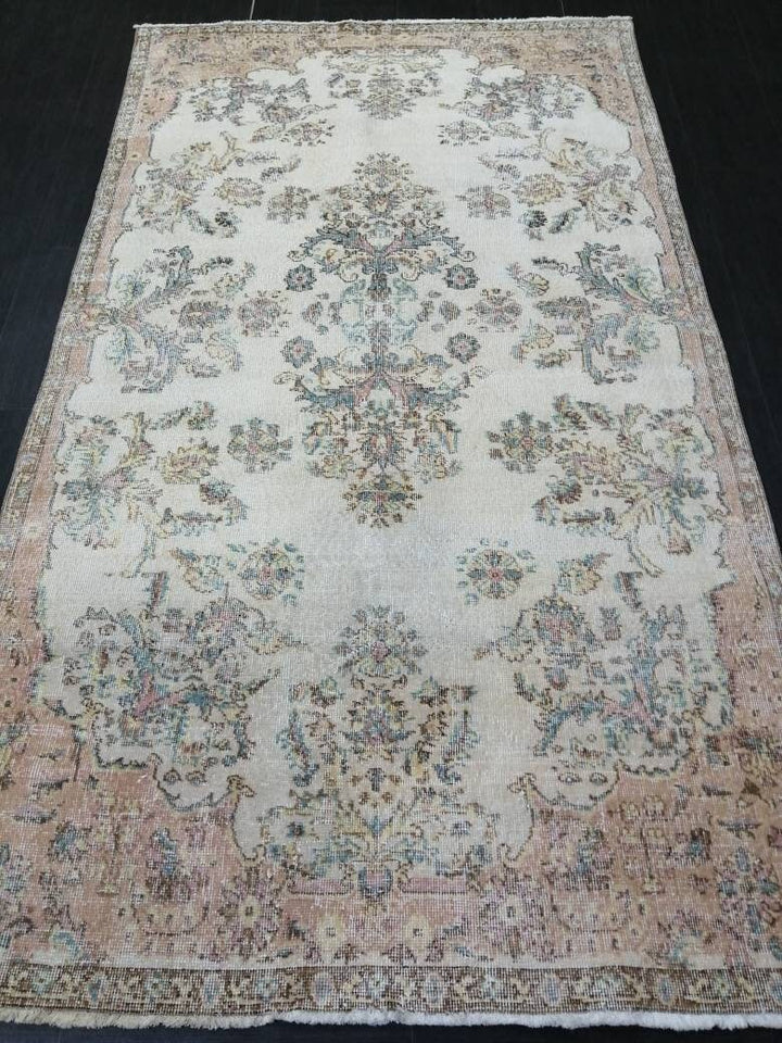 Beige Turkish Oushak Rug 4' 10" x 8' 6" Hand-Knotted border