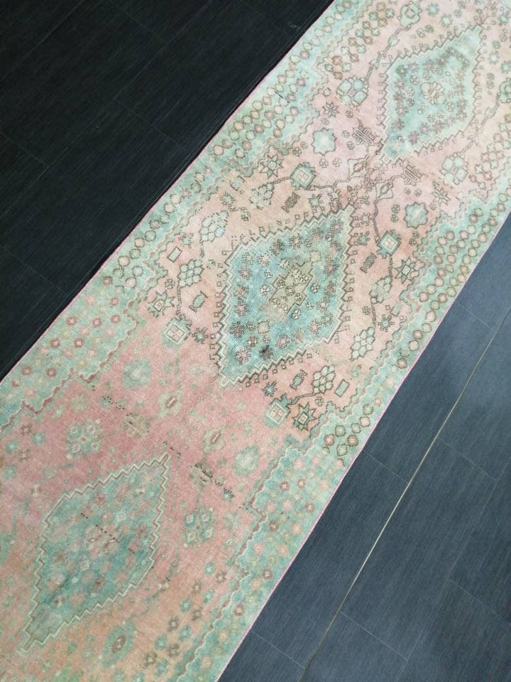 Beige Turkish Runner Rug 2' 7" x 11' Hand-Knotted border