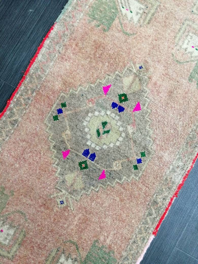 Beige Turkish Runner Rug 1' 6" x 3' 11" Hand-Knotted detail
