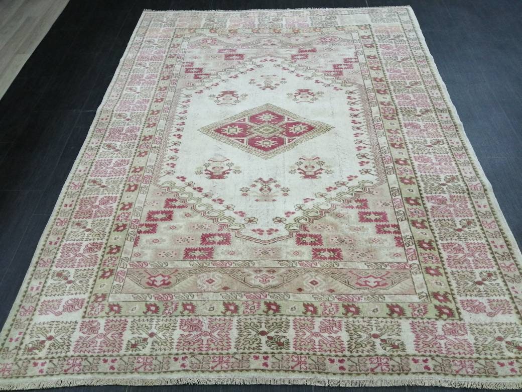 Pink Turkish Oushak Rug 5' 4" x 7' Hand-Knotted texture