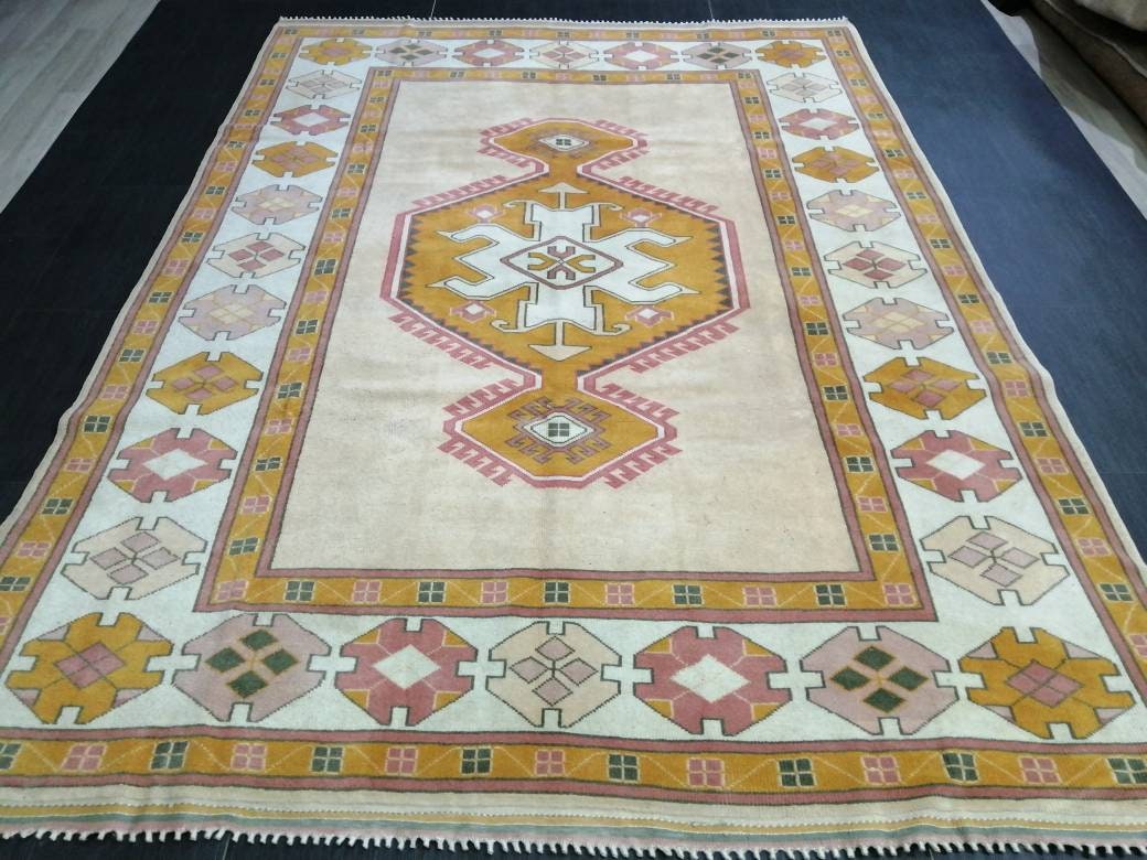 Beige Turkish Runner Rug 6' 6" x 8' 10" Hand-Knotted detail