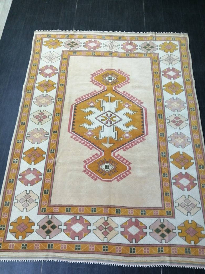 Beige Turkish Runner Rug 6' 6" x 8' 10" Hand-Knotted border