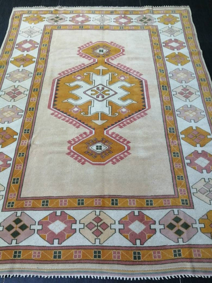 Beige Turkish Runner Rug 6' 6" x 8' 10" Hand-Knotted texture