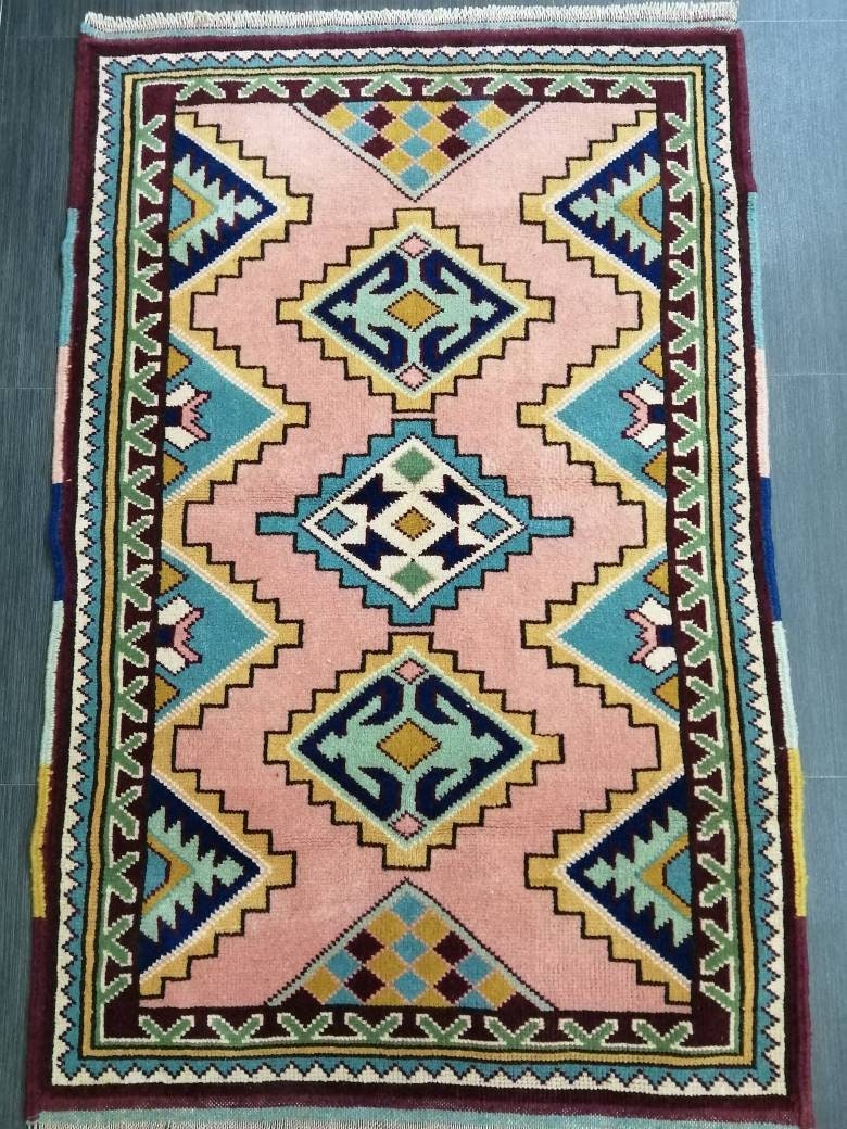 Pink Turkish Oushak Rug 2' 11" x 4' 7" Hand-Knotted texture