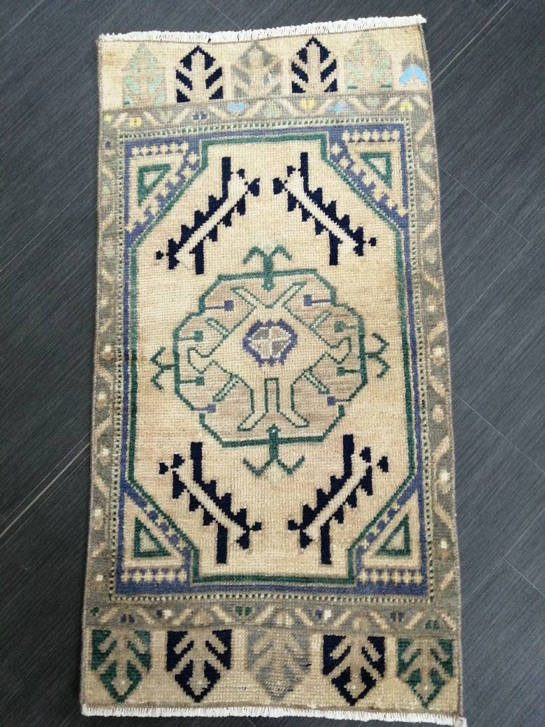 Pink Turkish Runner Rug 1' 7" x 3' 1" Hand-Knotted border