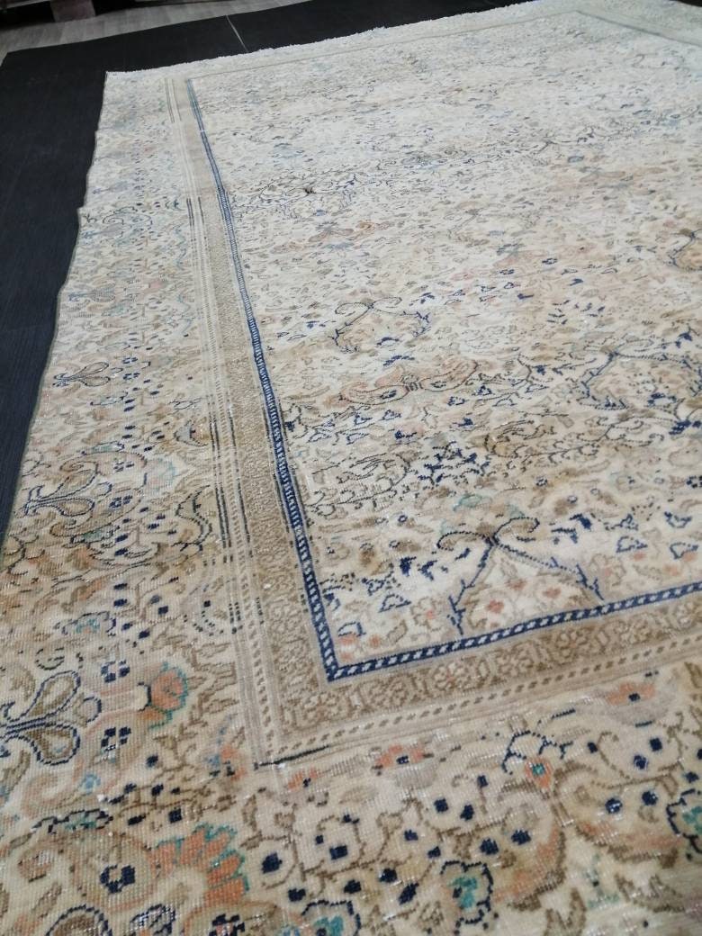 Beige Turkish Runner Rug 6' 2" x 9' 7" Hand-Knotted detail