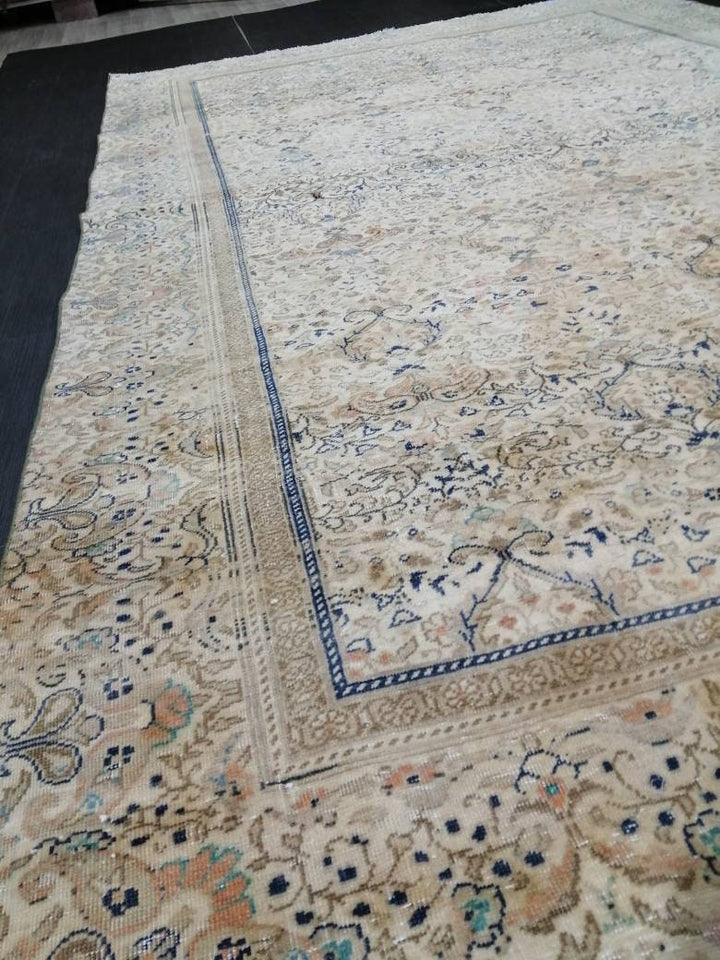 Beige Turkish Runner Rug 6' 2" x 9' 7" Hand-Knotted detail