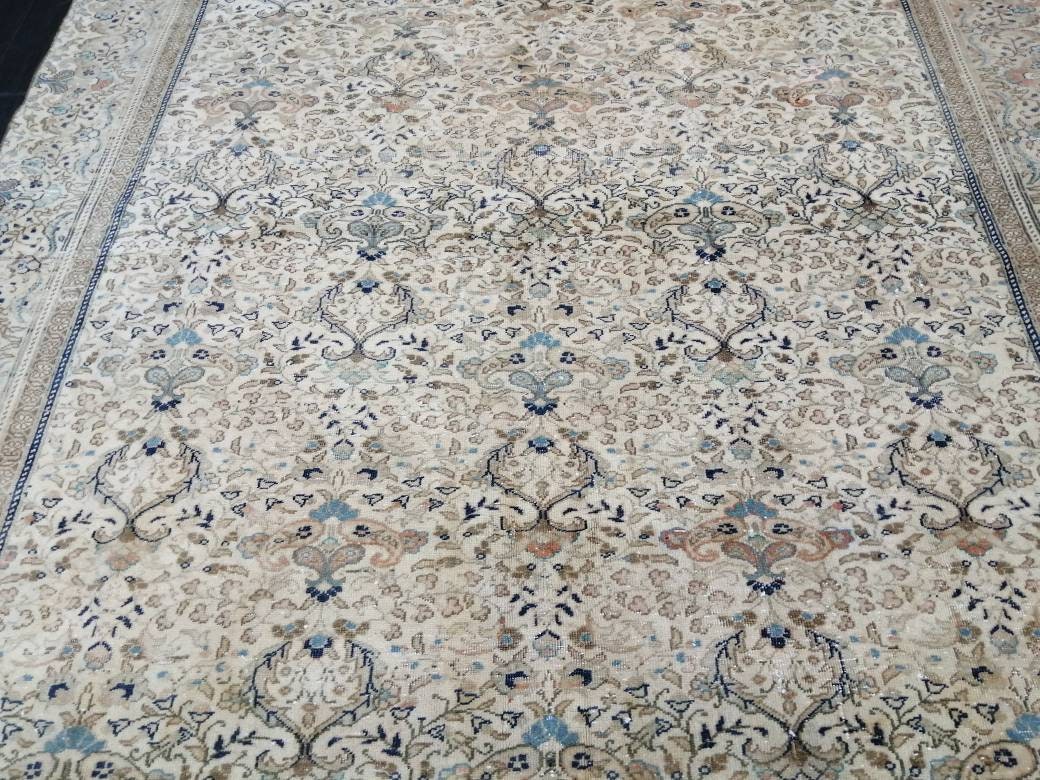 Beige Turkish Runner Rug 6' 2" x 9' 7" Hand-Knotted texture