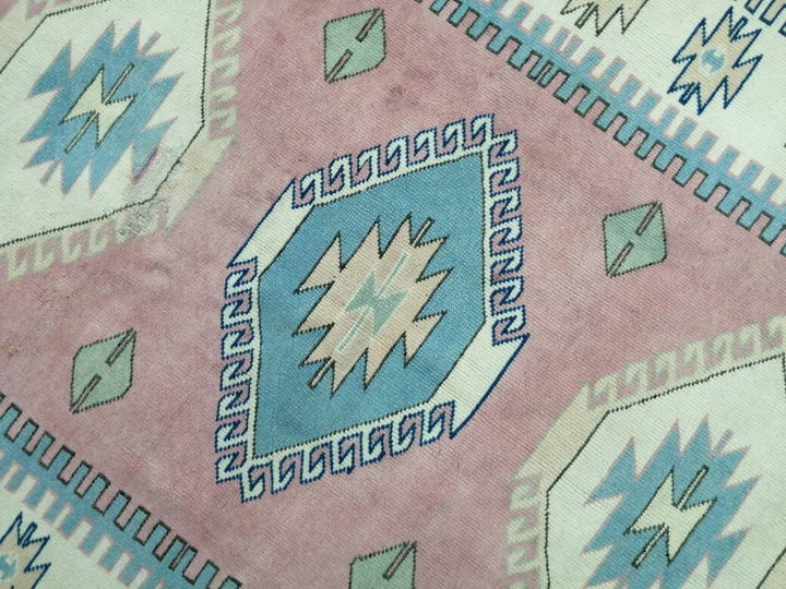 Turkish Runner Rug 5' 2" x 7' 8" Hand-Knotted border