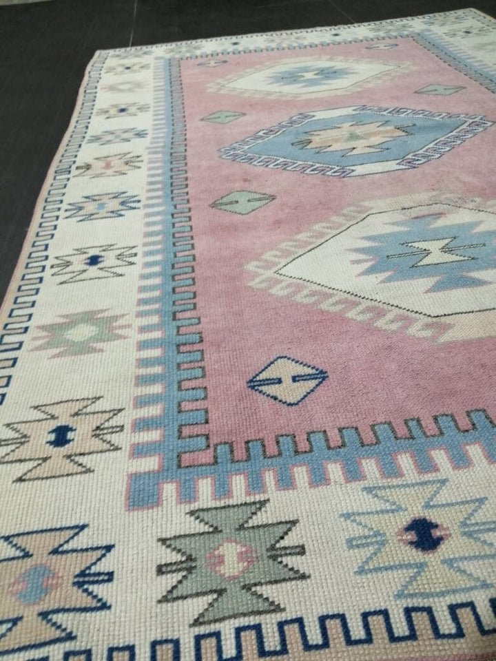 Turkish Runner Rug 5' 2" x 7' 8" Hand-Knotted detail
