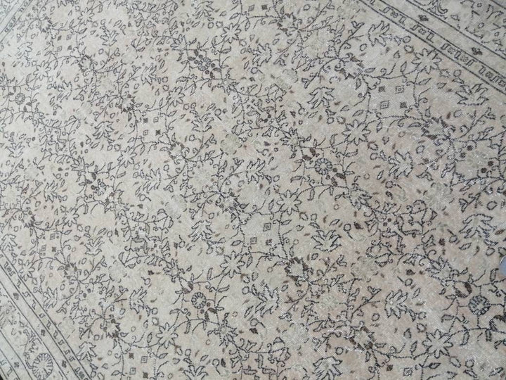 Beige Turkish Oushak Rug 8' 4" x 12' 4" Hand-Knotted close-up