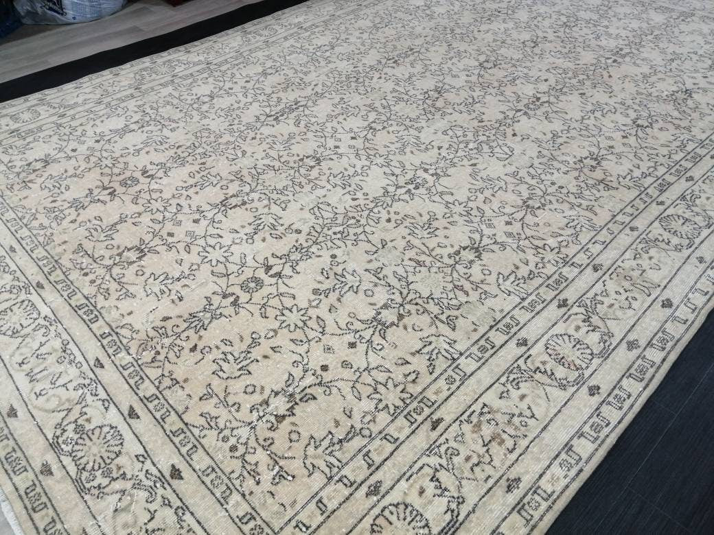 Beige Turkish Oushak Rug 8' 4" x 12' 4" Hand-Knotted detail