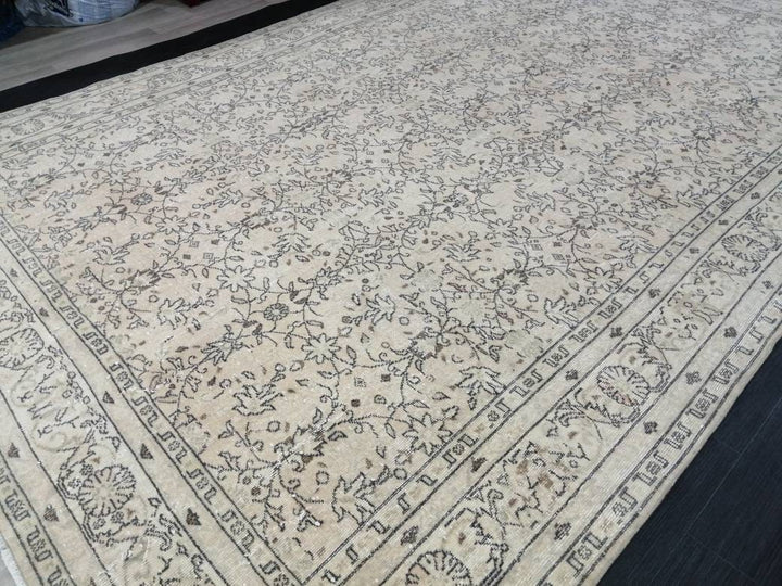 Beige Turkish Oushak Rug 8' 4" x 12' 4" Hand-Knotted detail