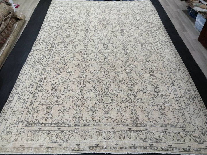 Beige Turkish Oushak Rug 8' 4" x 12' 4" Hand-Knotted pattern