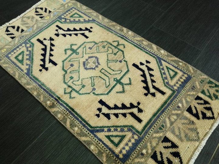 Pink Turkish Runner Rug 1' 7" x 3' 1" Hand-Knotted pattern