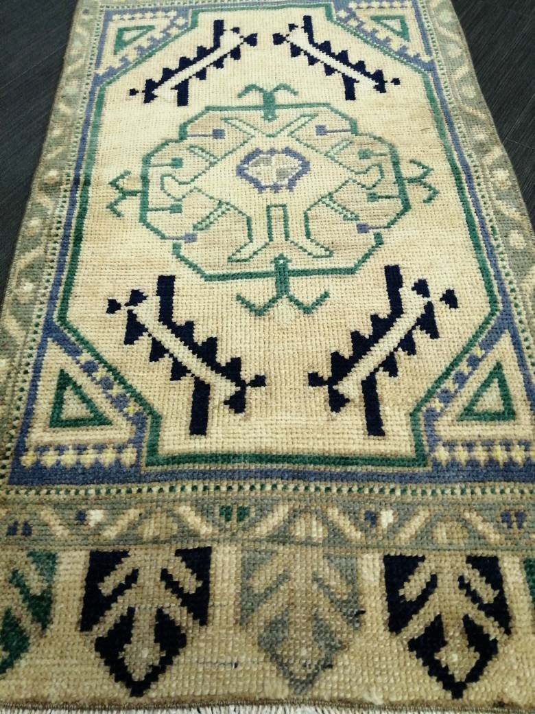 Pink Turkish Runner Rug 1' 7" x 3' 1" Hand-Knotted detail