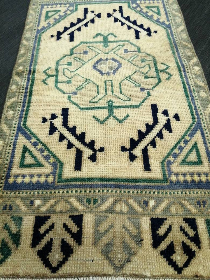 Pink Turkish Runner Rug 1' 7" x 3' 1" Hand-Knotted detail