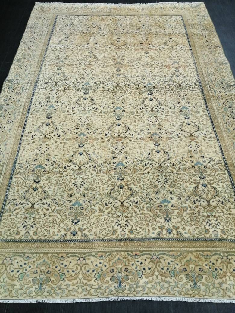 Beige Turkish Runner Rug 6' 2" x 9' 7" Hand-Knotted border