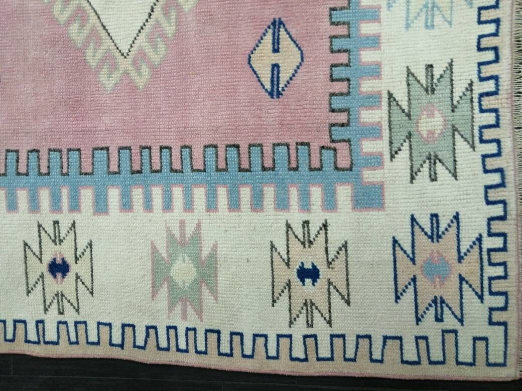 Turkish Runner Rug 5' 2" x 7' 8" Hand-Knotted pattern