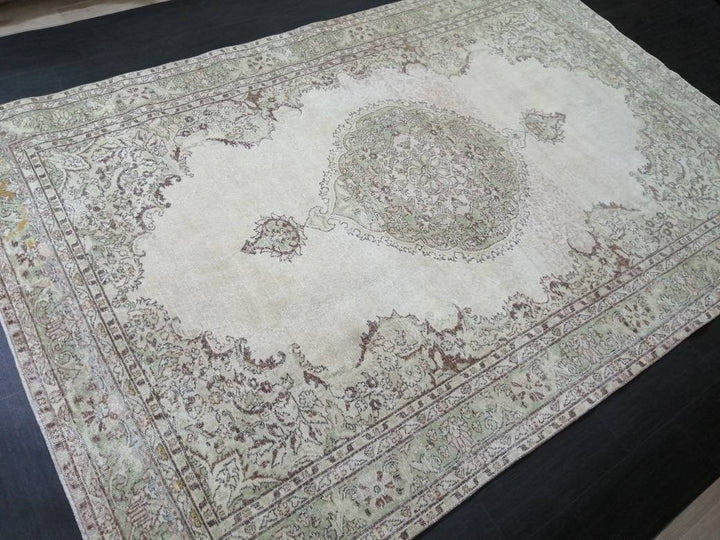 Tan Turkish Oushak Rug 6' 11" x 10' 4" Hand-Knotted texture