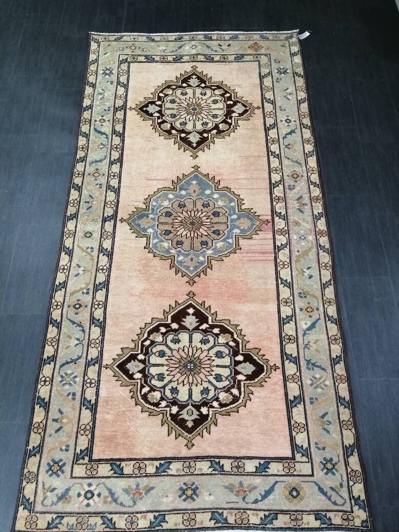 Beige Turkish Runner Rug 4' 7" x 9' 6" Hand-Knotted field