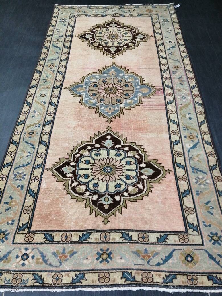 Beige Turkish Runner Rug 4' 7" x 9' 6" Hand-Knotted pattern