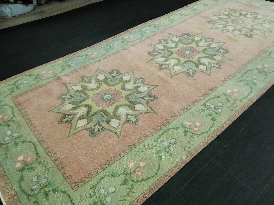Beige Turkish Runner Rug 4' 6" x 10' 7" Hand-Knotted texture