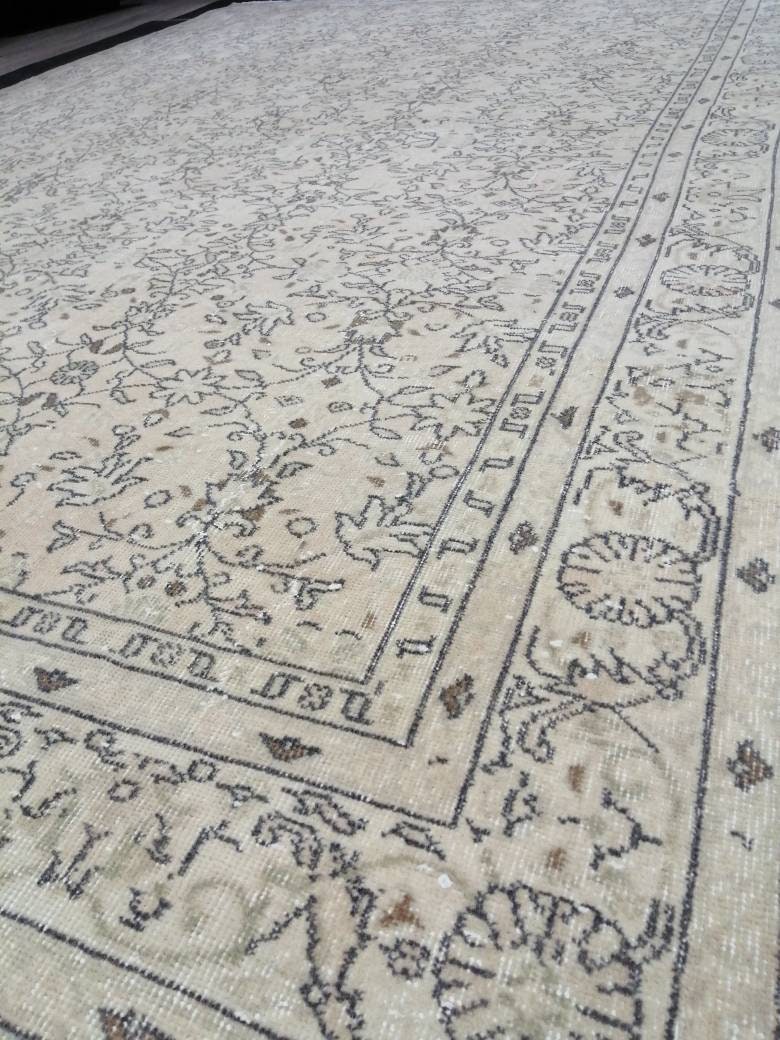 Beige Turkish Oushak Rug 8' 4" x 12' 4" Hand-Knotted border