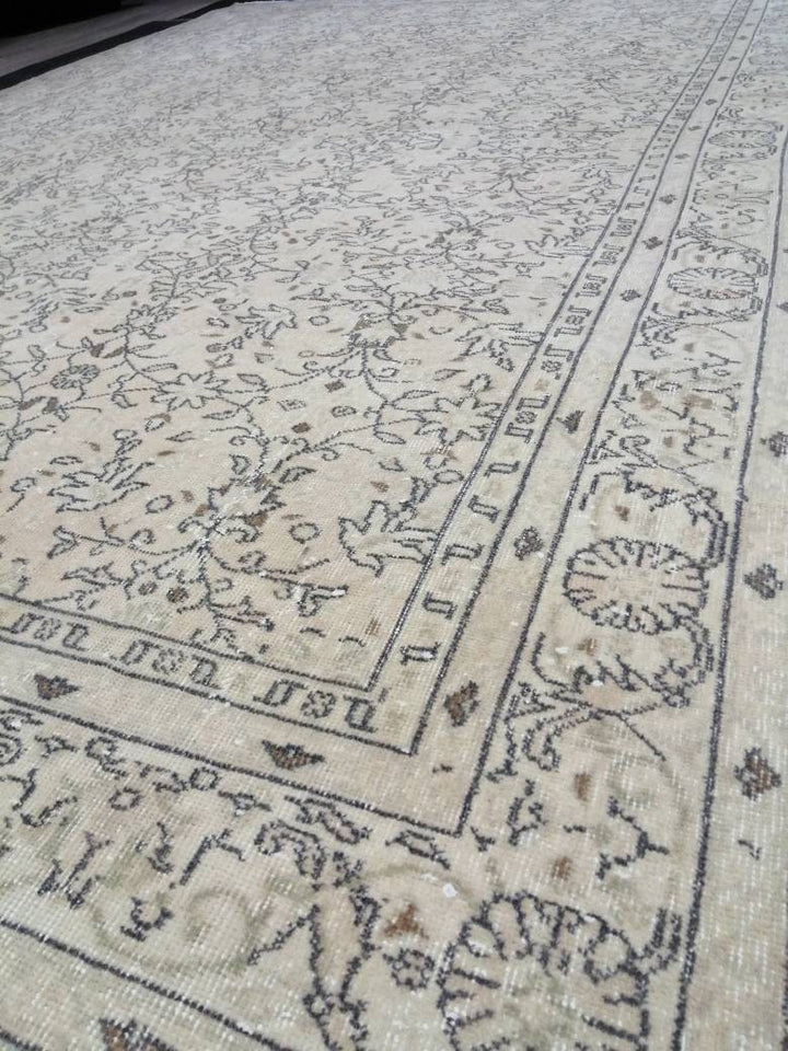 Beige Turkish Oushak Rug 8' 4" x 12' 4" Hand-Knotted border