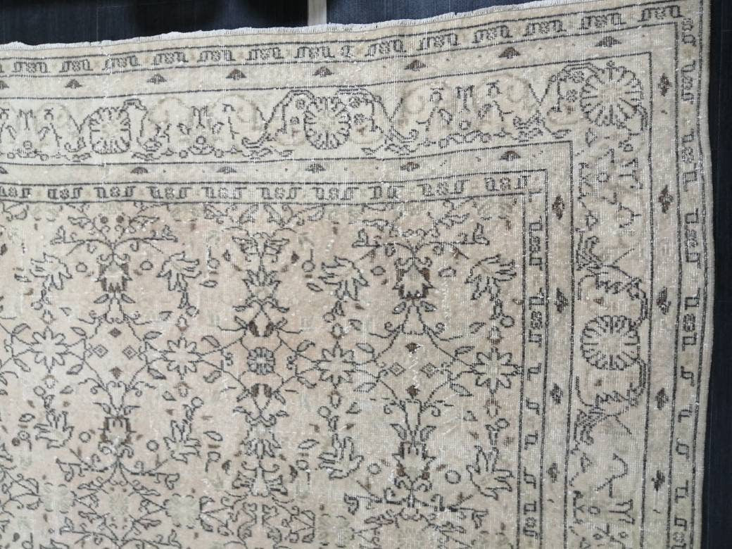Beige Turkish Oushak Rug 8' 4" x 12' 4" Hand-Knotted texture