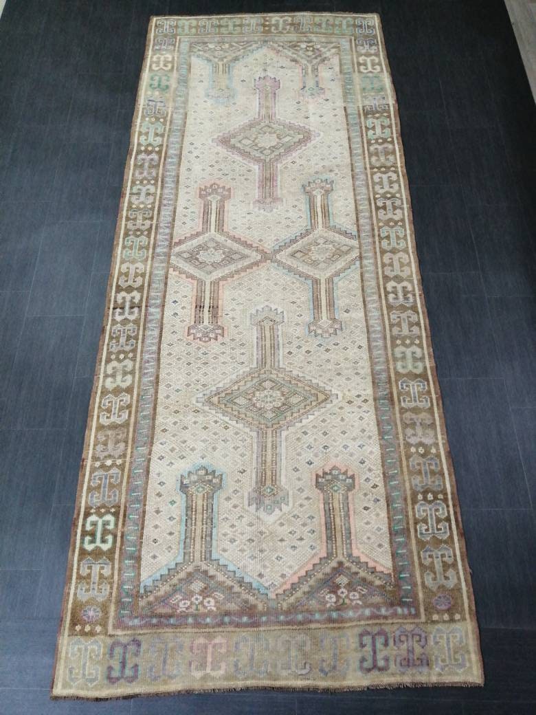Beige Turkish Oushak Rug 4' 4" x 11' Hand-Knotted texture