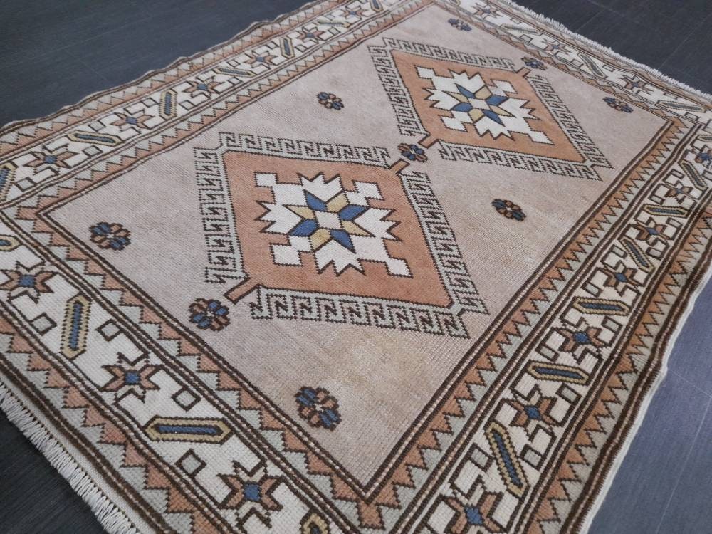 Pink Turkish Runner Rug 3' 10" x 5' 1" Hand-Knotted border