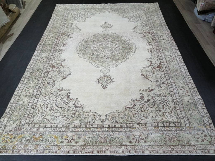 Tan Turkish Oushak Rug 6' 11" x 10' 4" Hand-Knotted detail