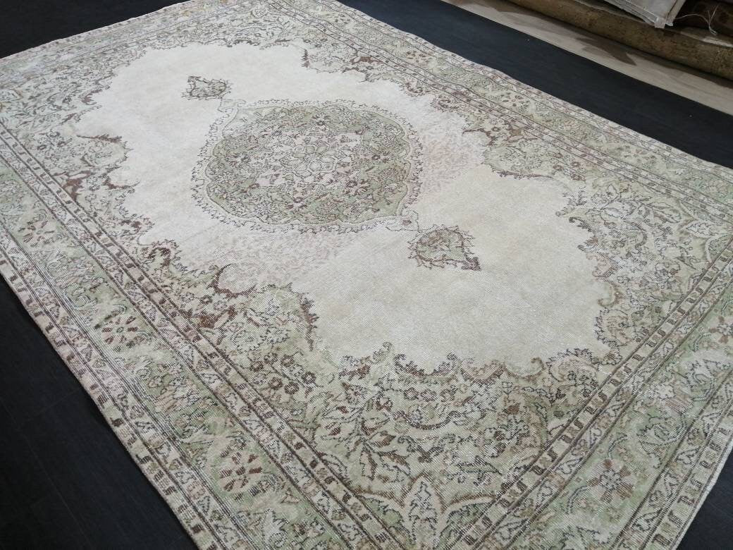Tan Turkish Oushak Rug 6' 11" x 10' 4" Hand-Knotted border