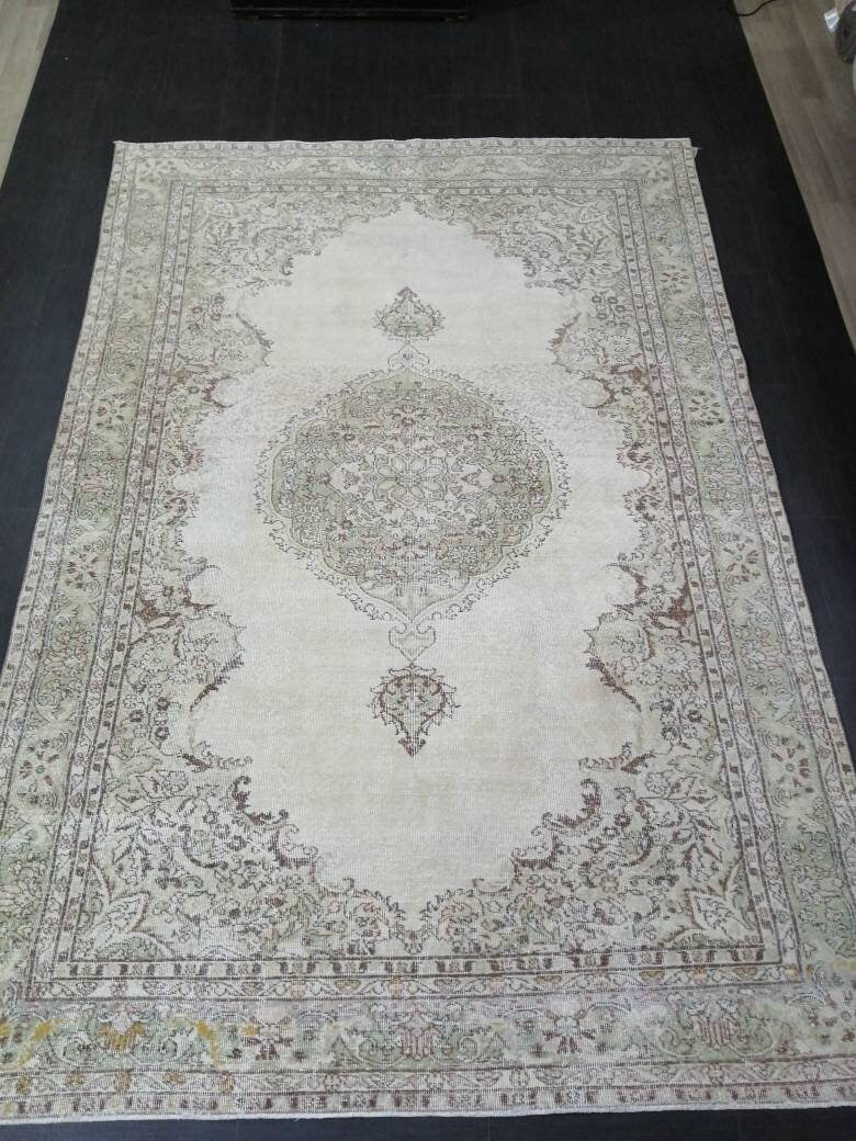 Tan Turkish Oushak Rug 6' 11" x 10' 4" Hand-Knotted field