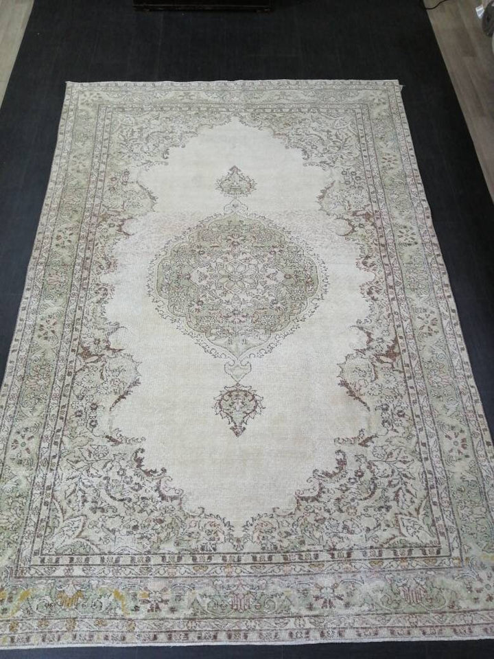Tan Turkish Oushak Rug 6' 11" x 10' 4" Hand-Knotted field