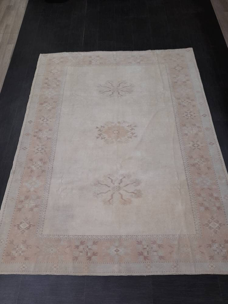 Beige Turkish Runner Rug 6' 10" x 8' 9" Hand-Knotted border