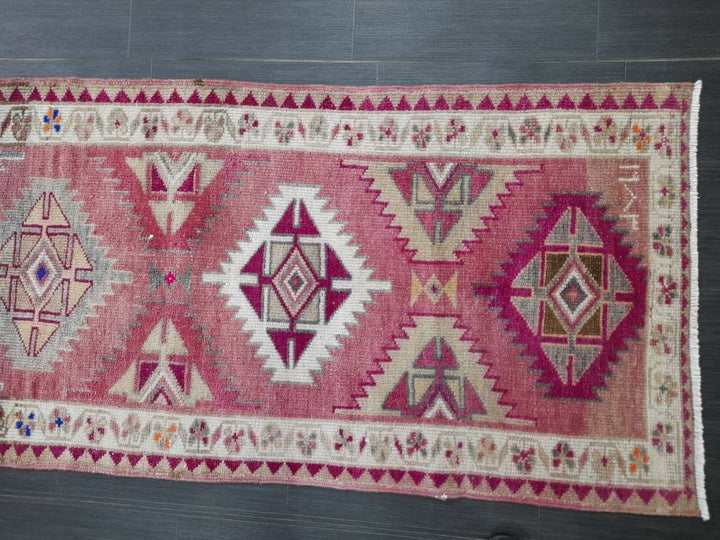Beige Turkish Runner Rug 2' 9" x 13' Hand-Knotted border