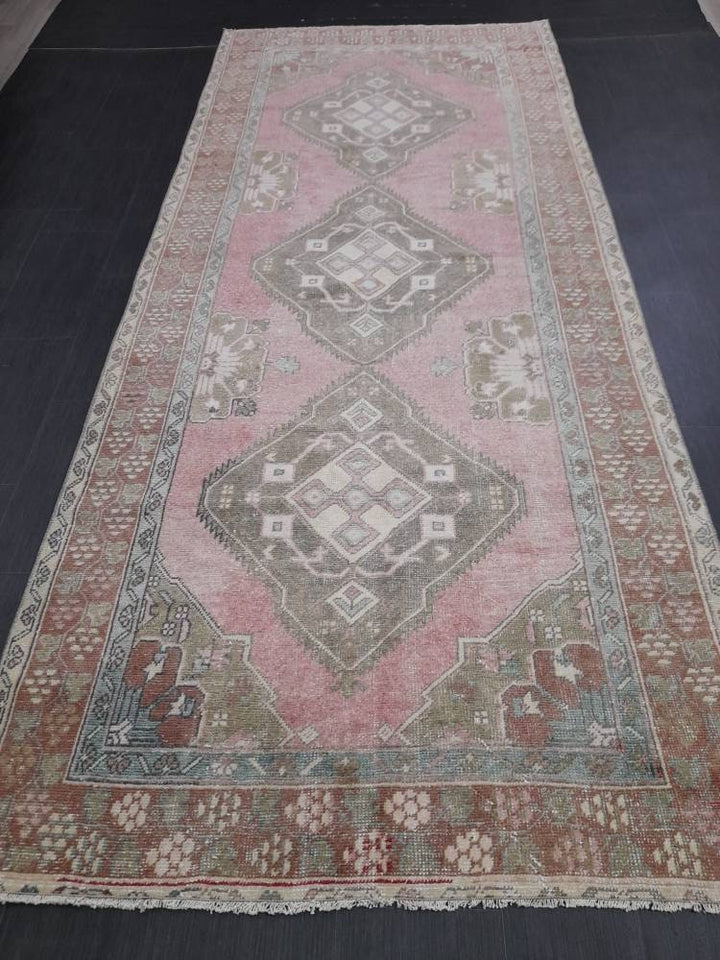 Beige Turkish Runner Rug 4' 9" x 11' Hand-Knotted pattern