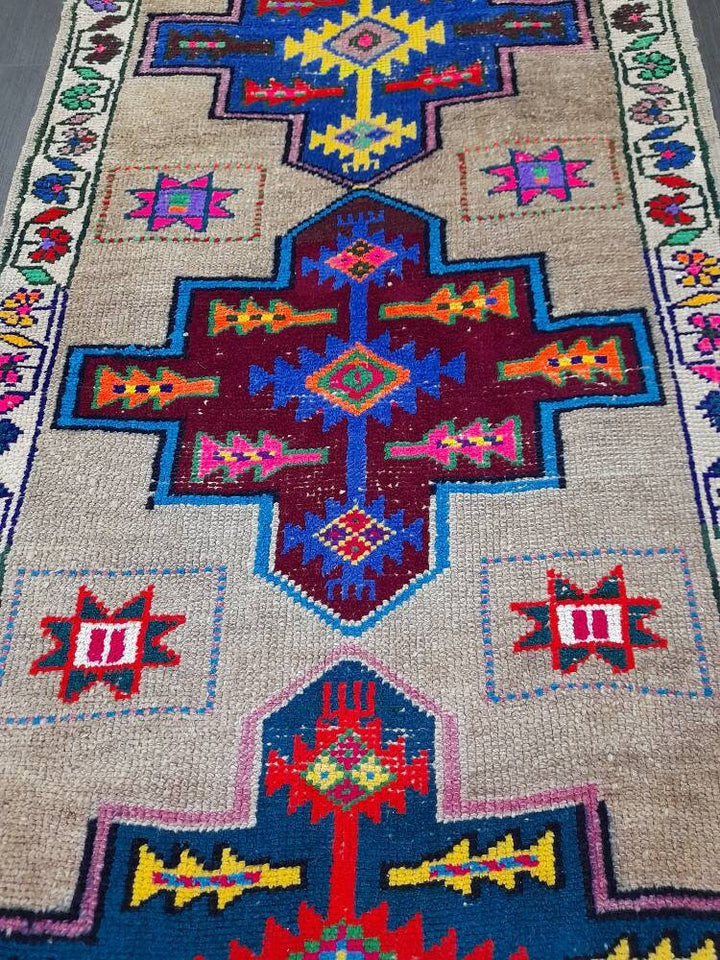 Beige Turkish Runner Rug 3' x 10' 10" Hand-Knotted texture