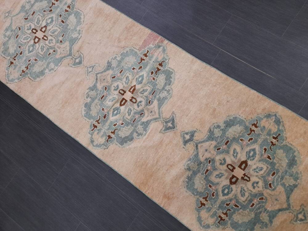 Beige Turkish Runner Rug 2' 6" x 9' 5" Hand-Knotted pattern