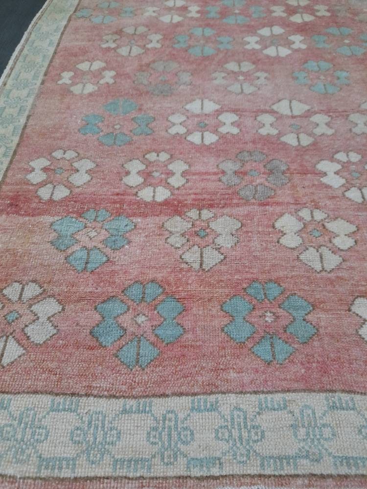 Beige Turkish Runner Rug 5' 1" x 11' 8" Hand-Knotted texture