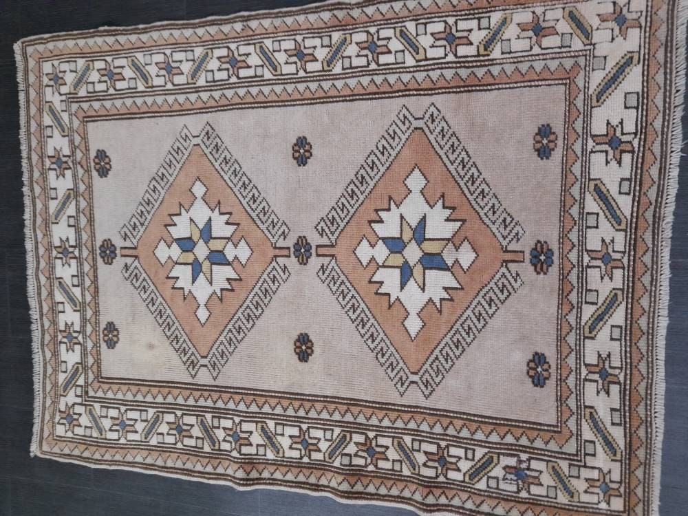 Pink Turkish Runner Rug 3' 10" x 5' 1" Hand-Knotted texture