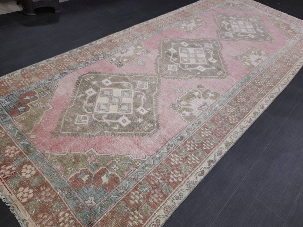 Beige Turkish Runner Rug 4' 9" x 11' Hand-Knotted detail