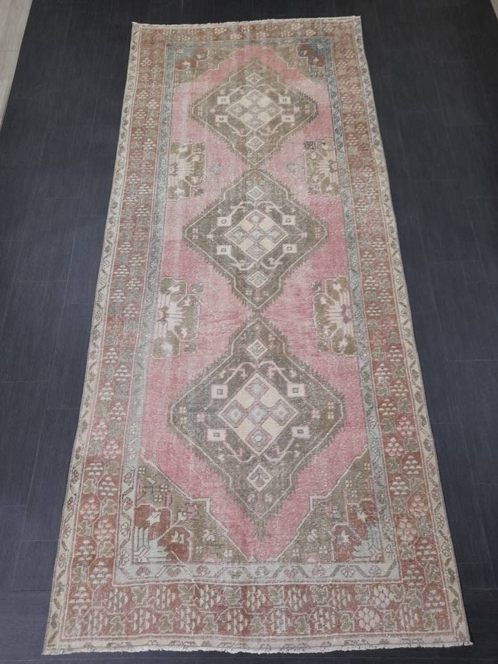 Beige Turkish Runner Rug 4' 9" x 11' Hand-Knotted texture