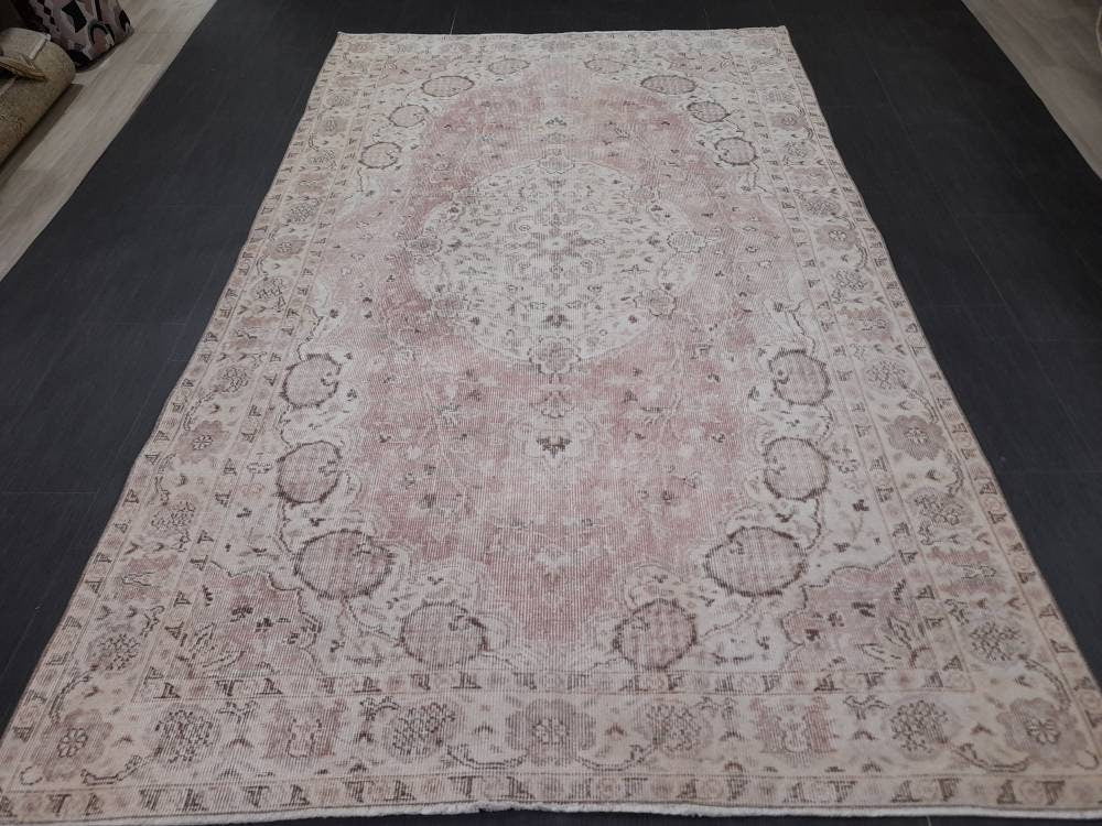Pink Turkish Runner Rug 5' 5" x 8' 9" Hand-Knotted detail